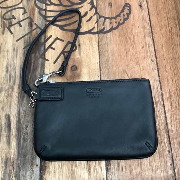Coach wristlet - Picture 3 of 5